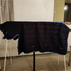 Stalltäcke med hals 145 cm 250 g Horze