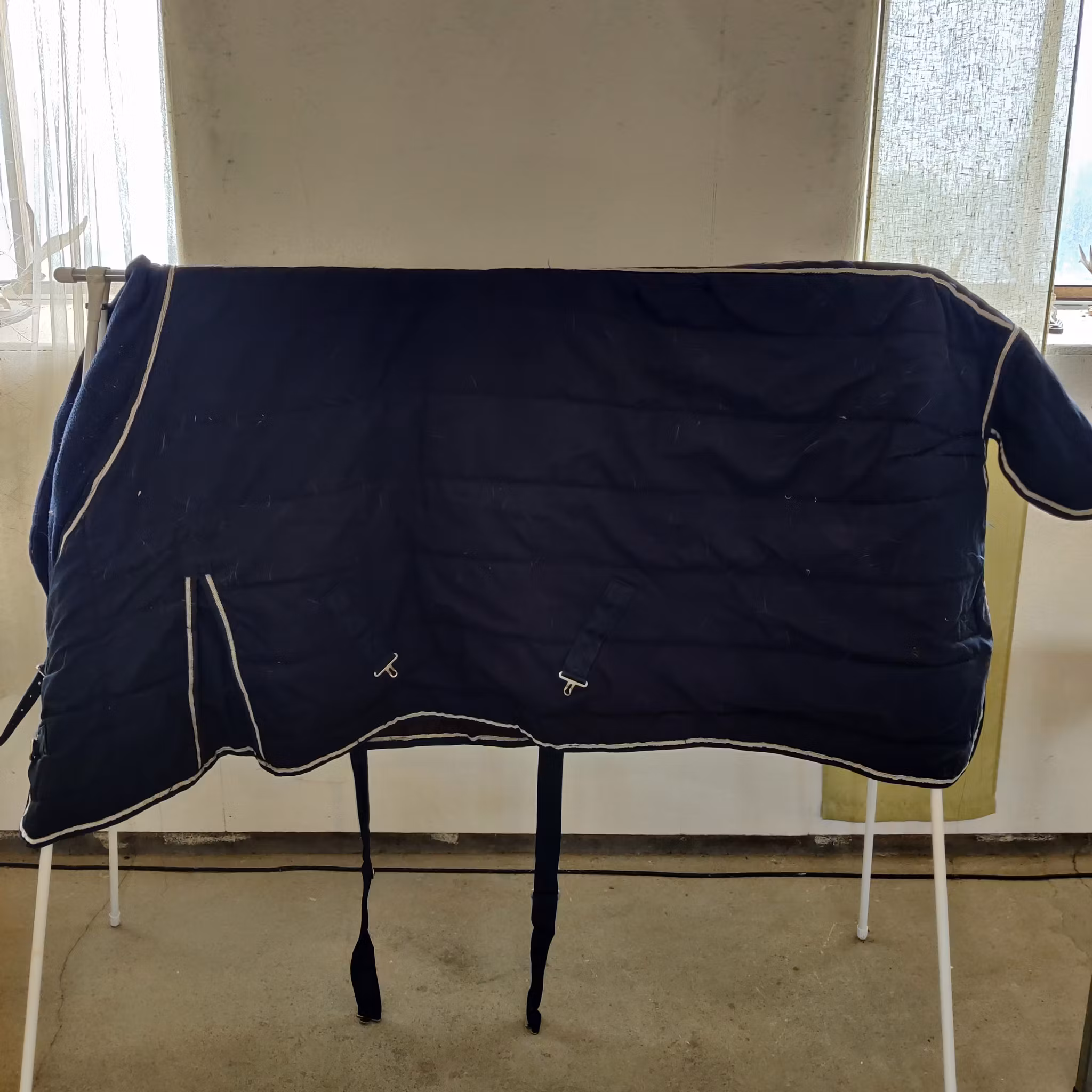 Blått stalltäcke 150 cm ca 150 g