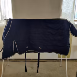 Blått stalltäcke 150 cm ca 150 g