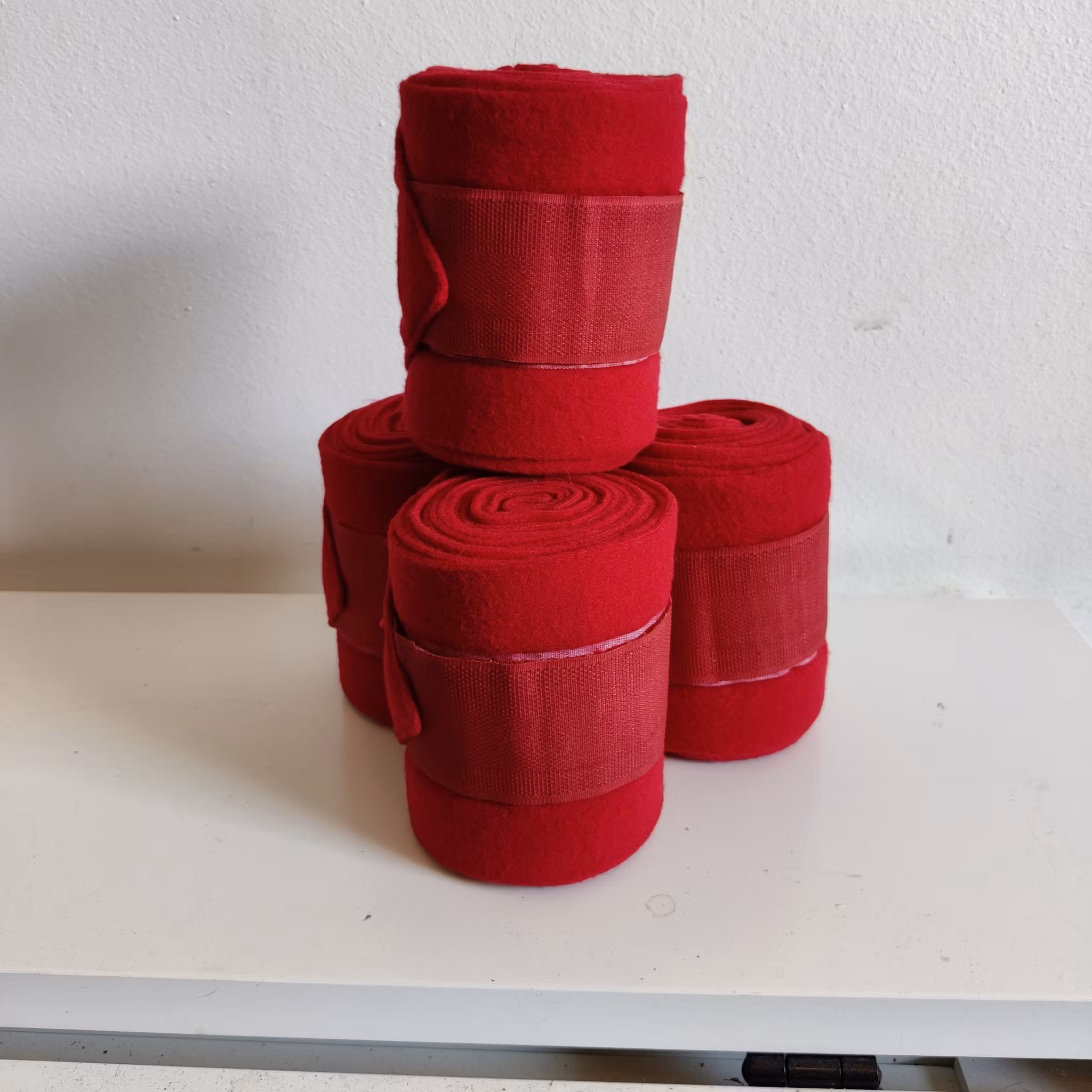 4 röda fleecelindor