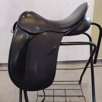 Svart dressyrsadel EDINBURGH ELITE 17,5 tum fit 3