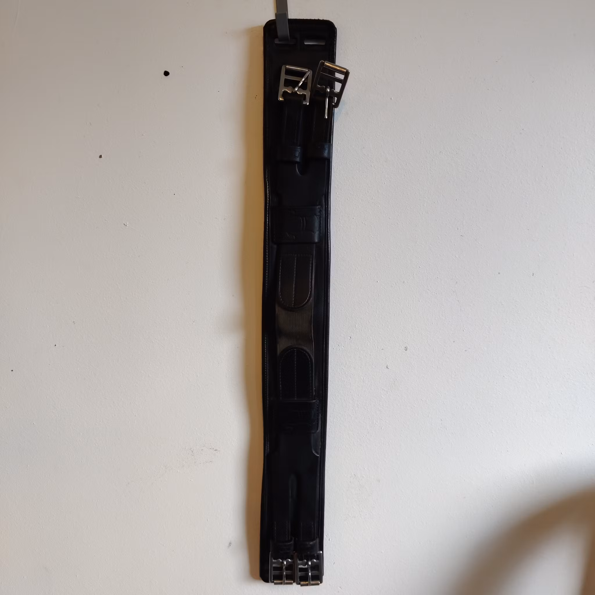 Svart sadelgjord 75 cm SABRE