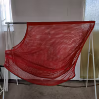 Rött nät-täcke 135 cm
