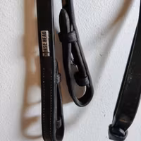 Svarta lädertyglar med stoppar  FULL Horsehead