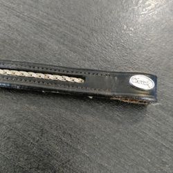Svart pannband med metalldekor FULL Cheetak