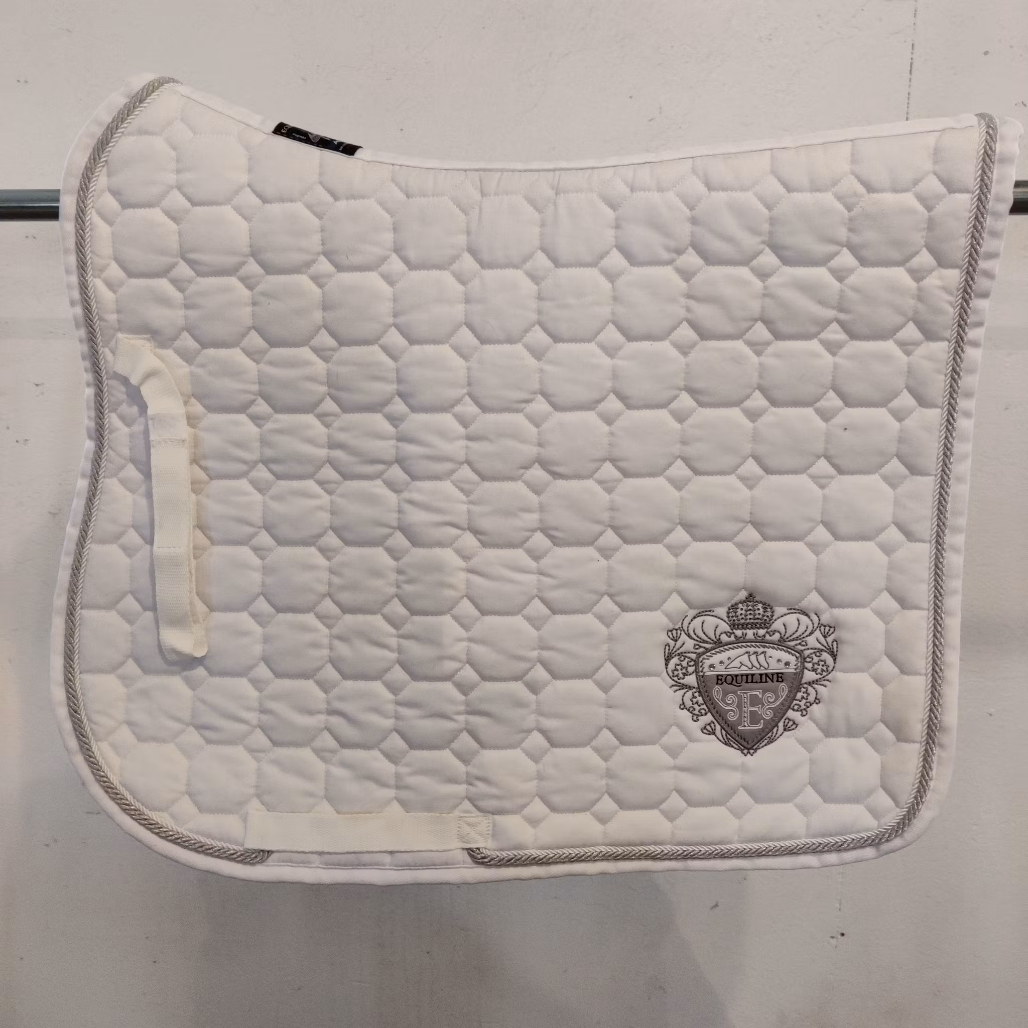 Vitt schabrak Equiline FULL