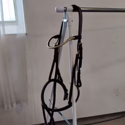 Mörkbrunt träns med klinker FULL