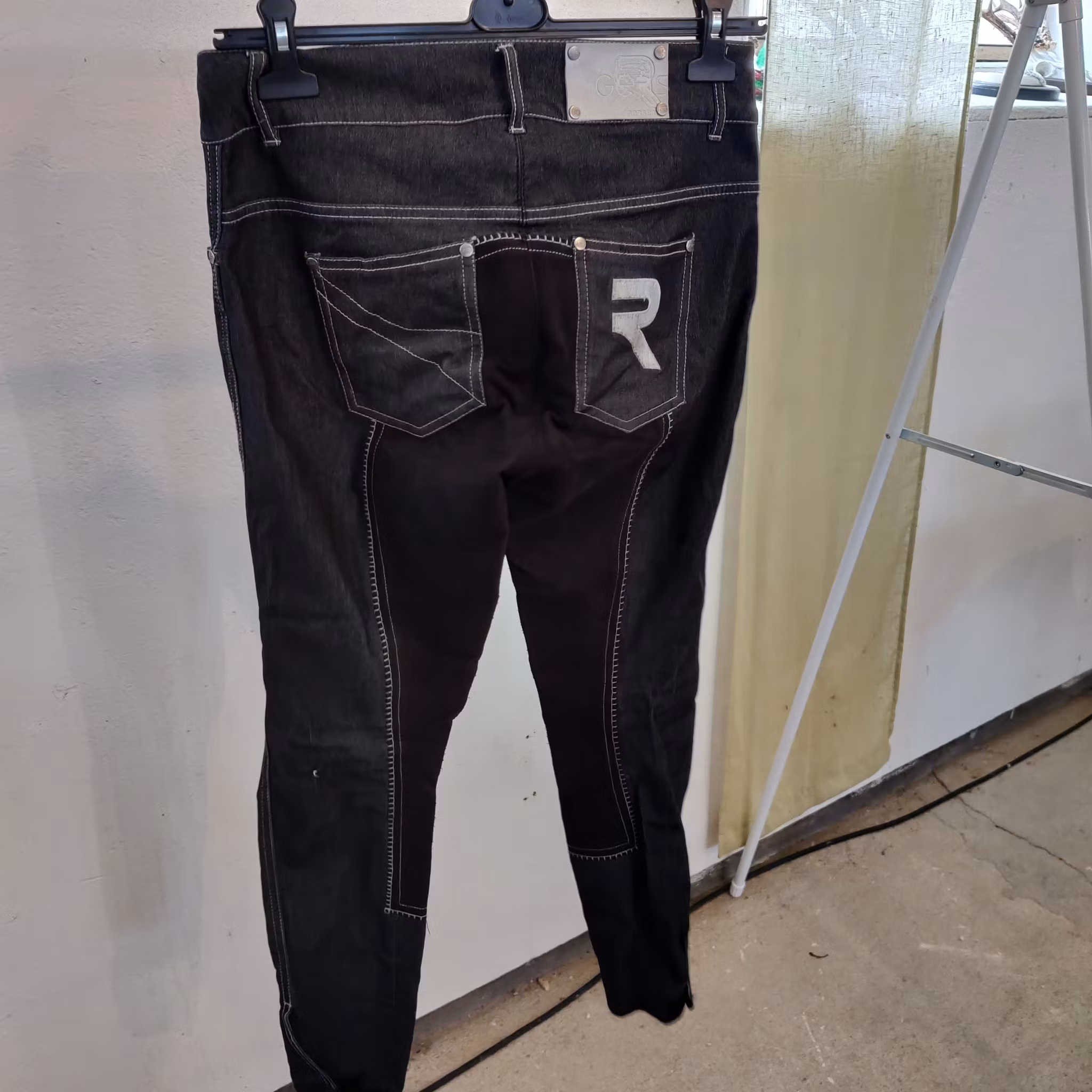 Svarta helskodda ridbyxor strl 40