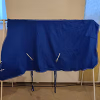 Blått fleecetäcke 145 cm