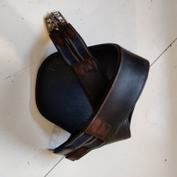 Mörkbrun sadelgjord med platta 130 cm