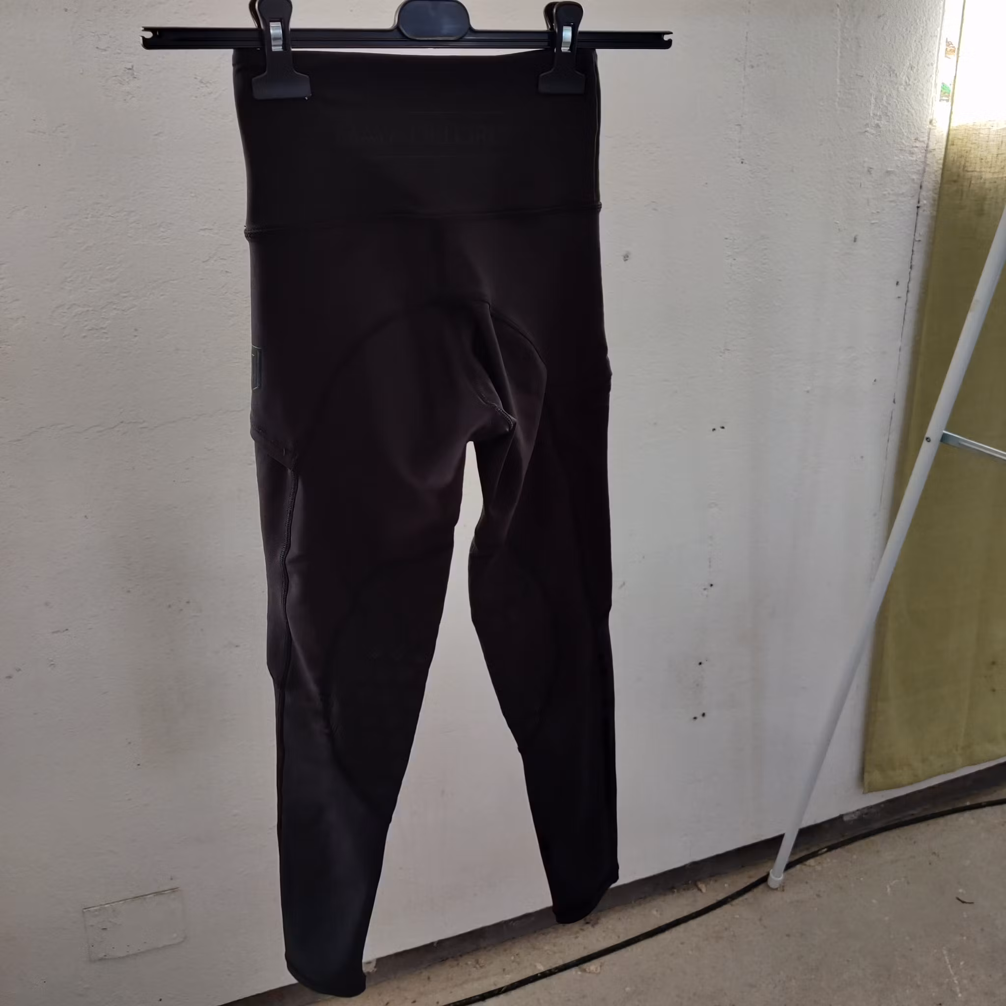 Svarta ridtights med knägrip strl 150 Maya Delores