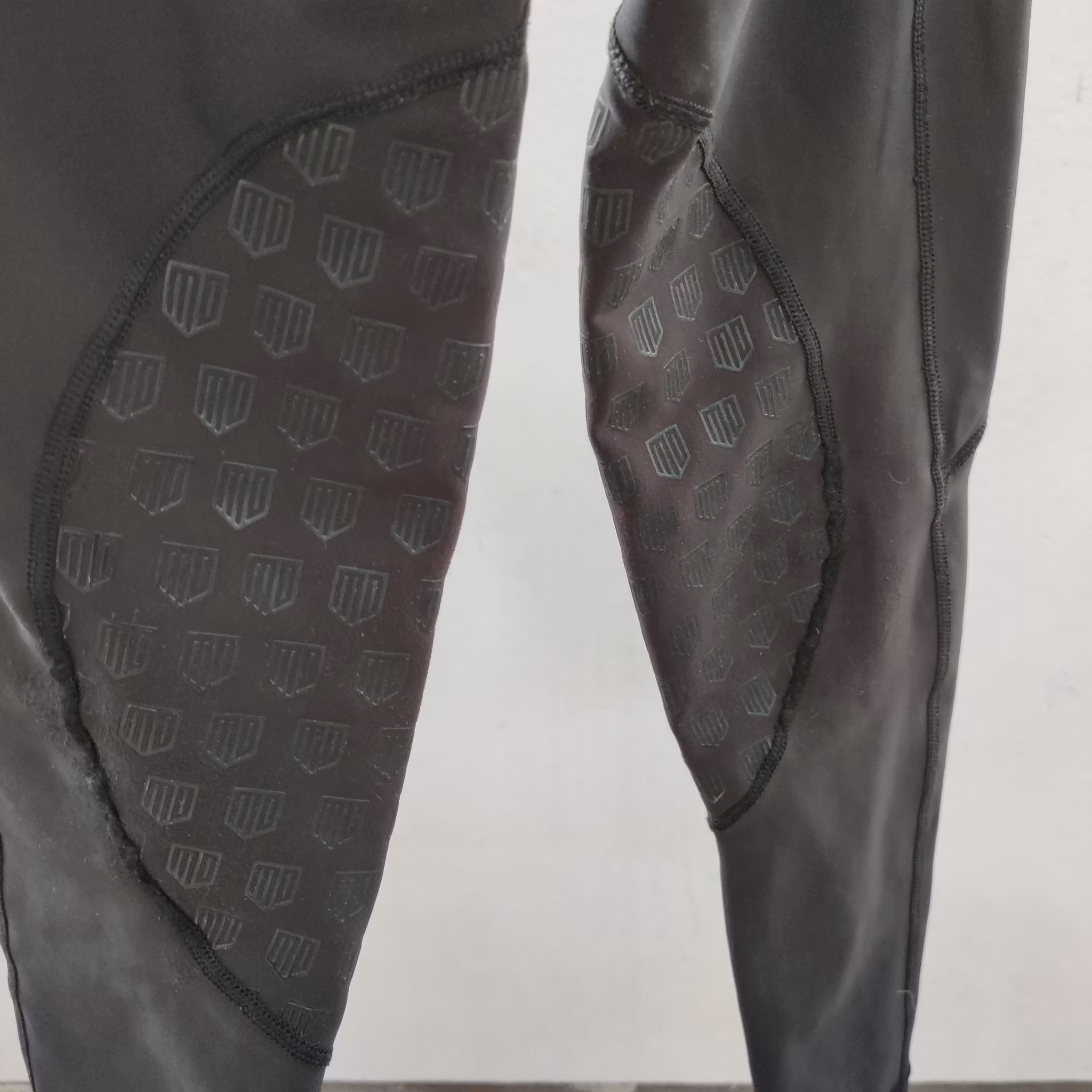 Svarta ridtights med knägrip strl 150 Maya Delores