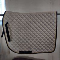 Vitt dressyrschabrak Kerbl FULL