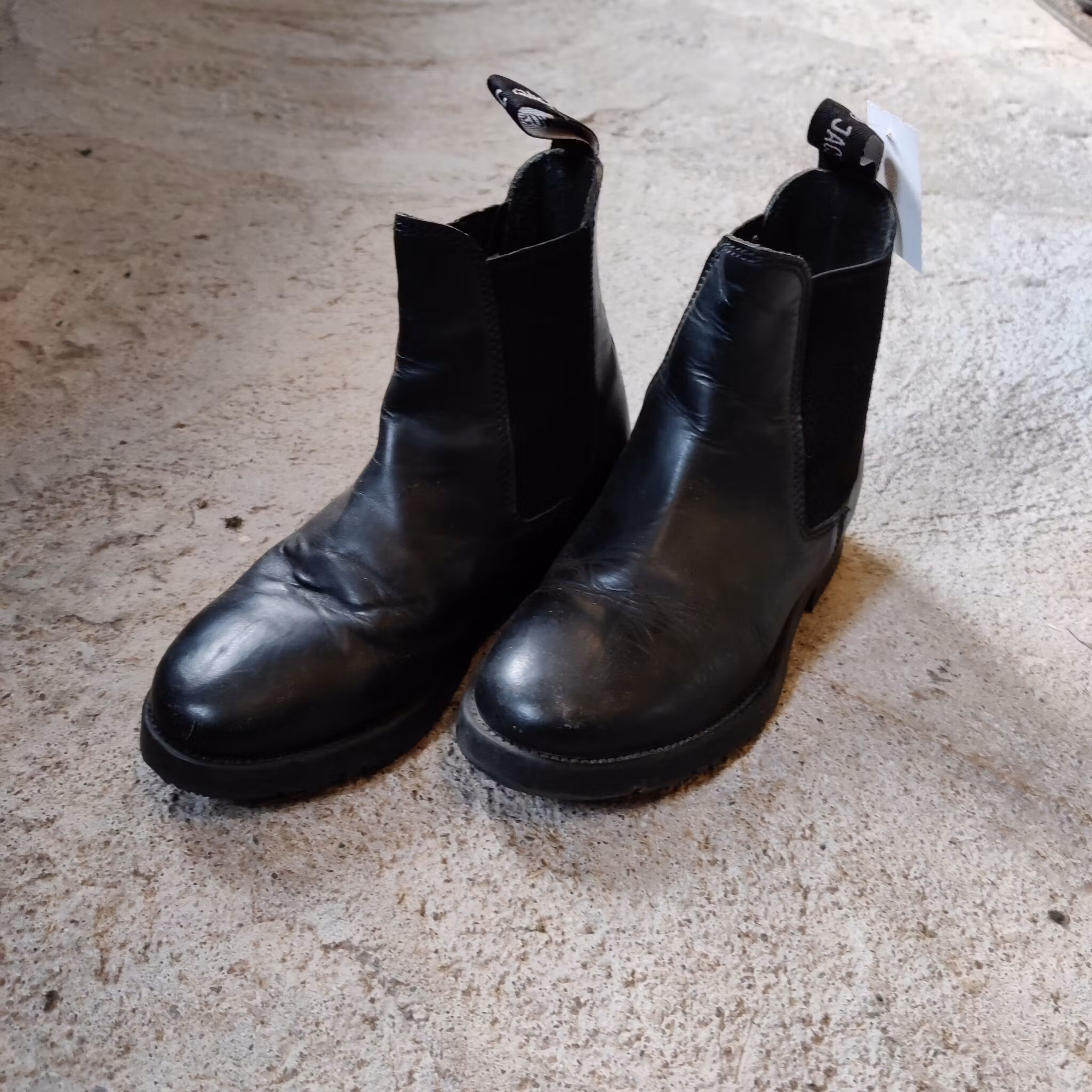 Svarta ridskor strl 34 Jacson