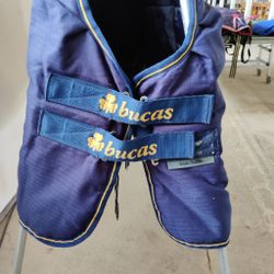 Blått stalltäcke 135 cm ca 200 g BUCAS Irish Stable