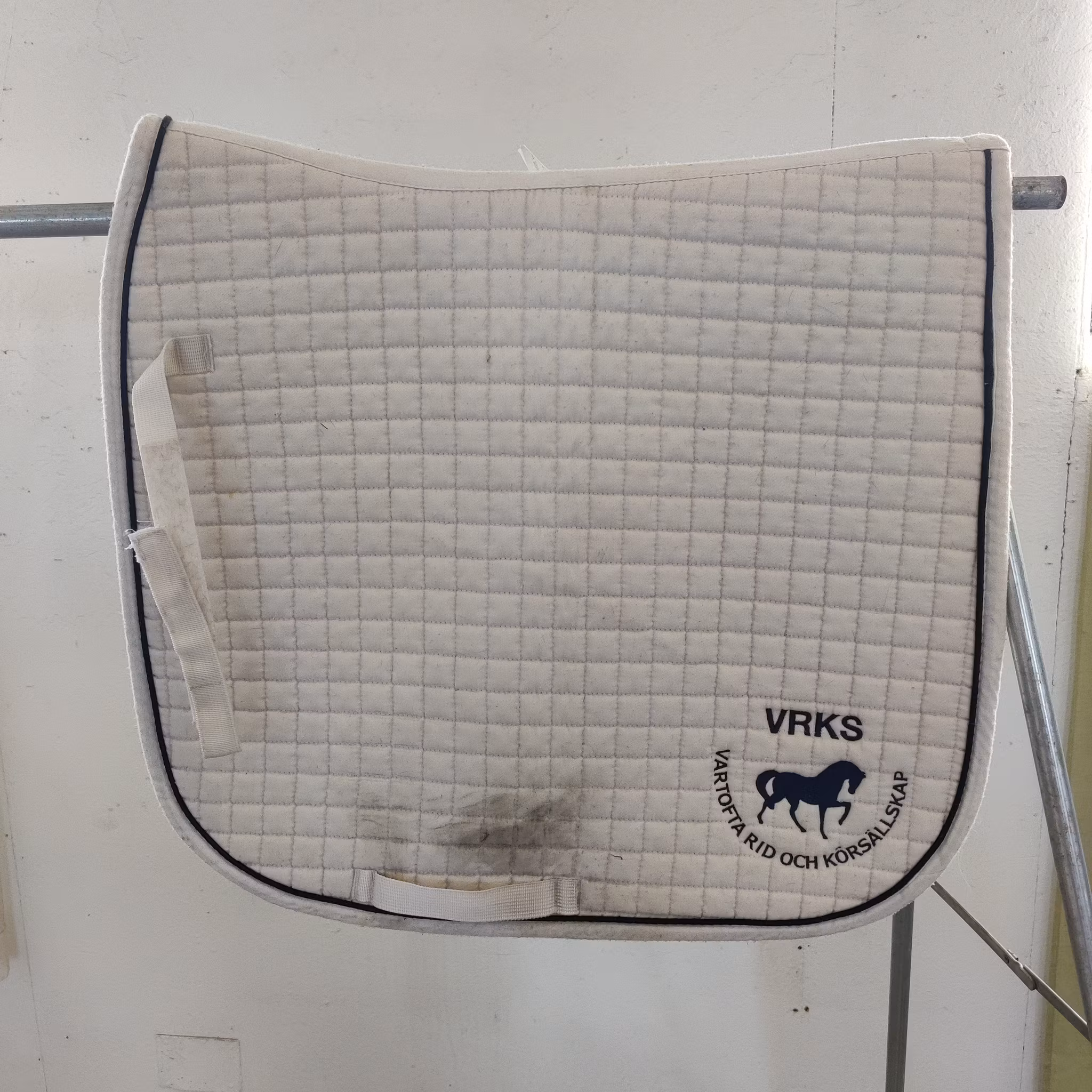 Vitt dressyrschabrak FULL