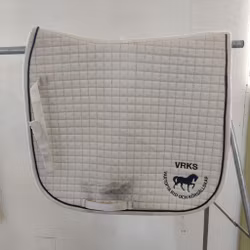 Vitt dressyrschabrak FULL