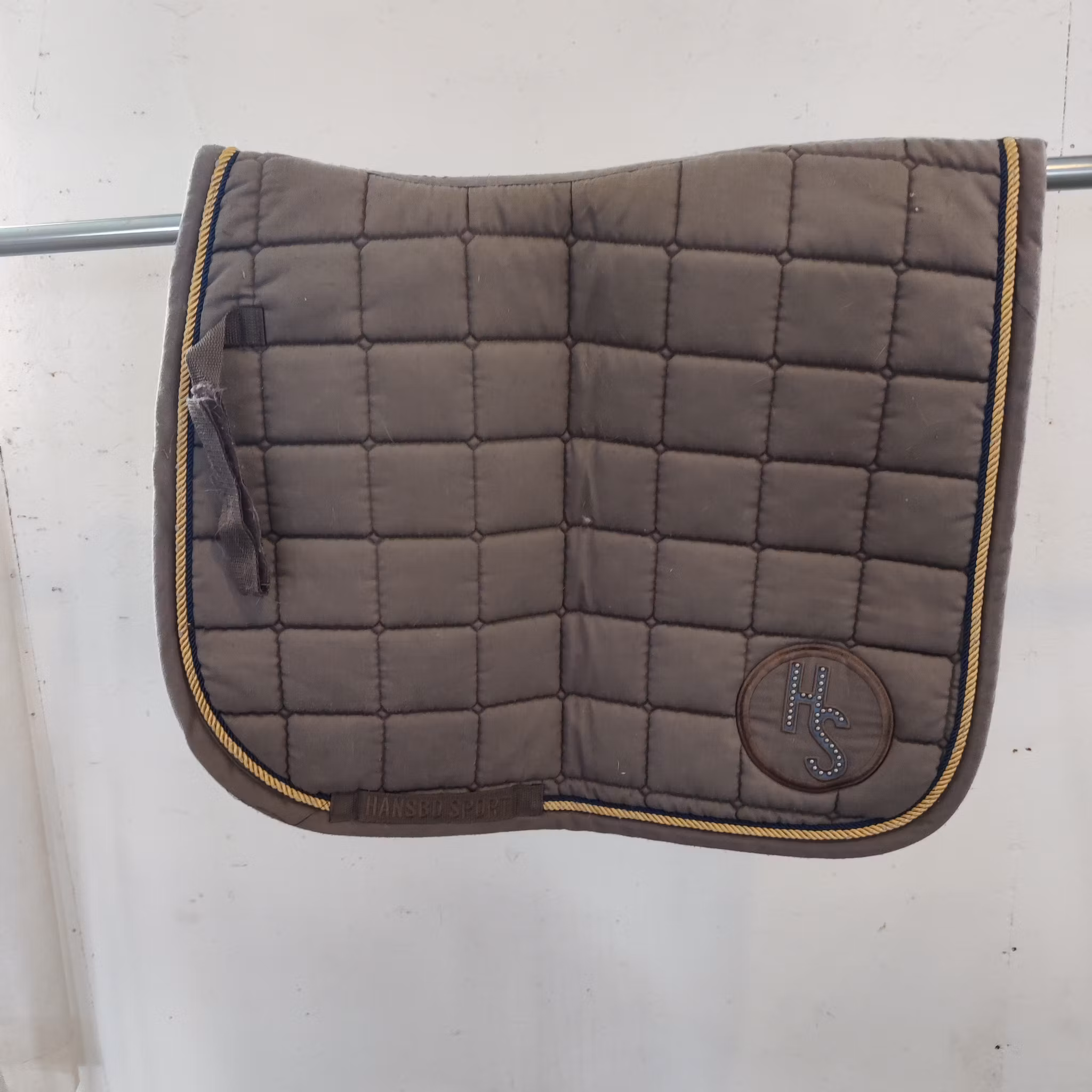 Grått dressyrschabrak Hansbo FULL