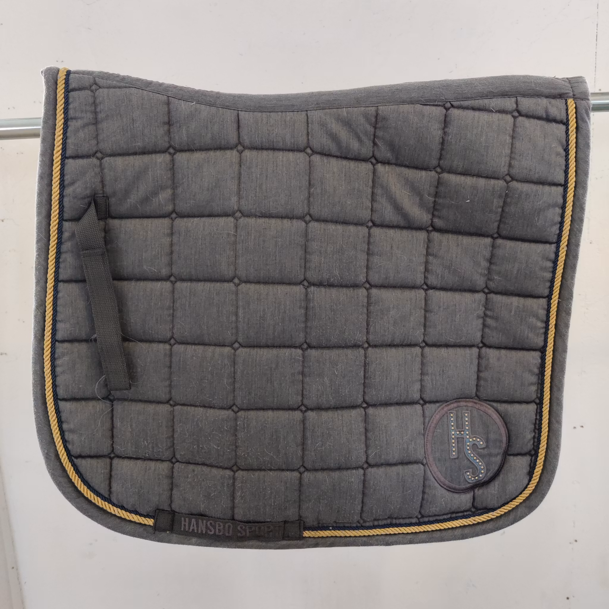 Grått dressyrschabrak Hansbo FULL
