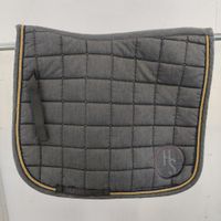 Grått dressyrschabrak Hansbo FULL