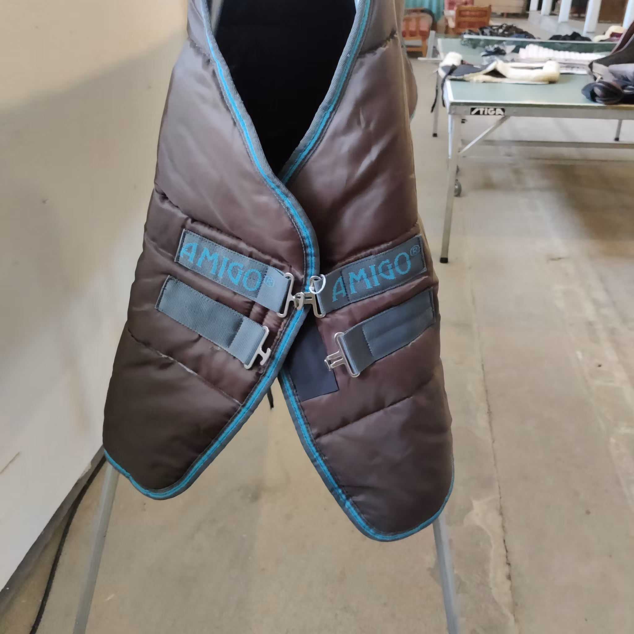 Brunt stalltäcke 130 cm 300 g Amigo Insulator