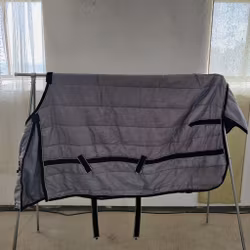Grått stalltäcke 135 cm ca 150 g