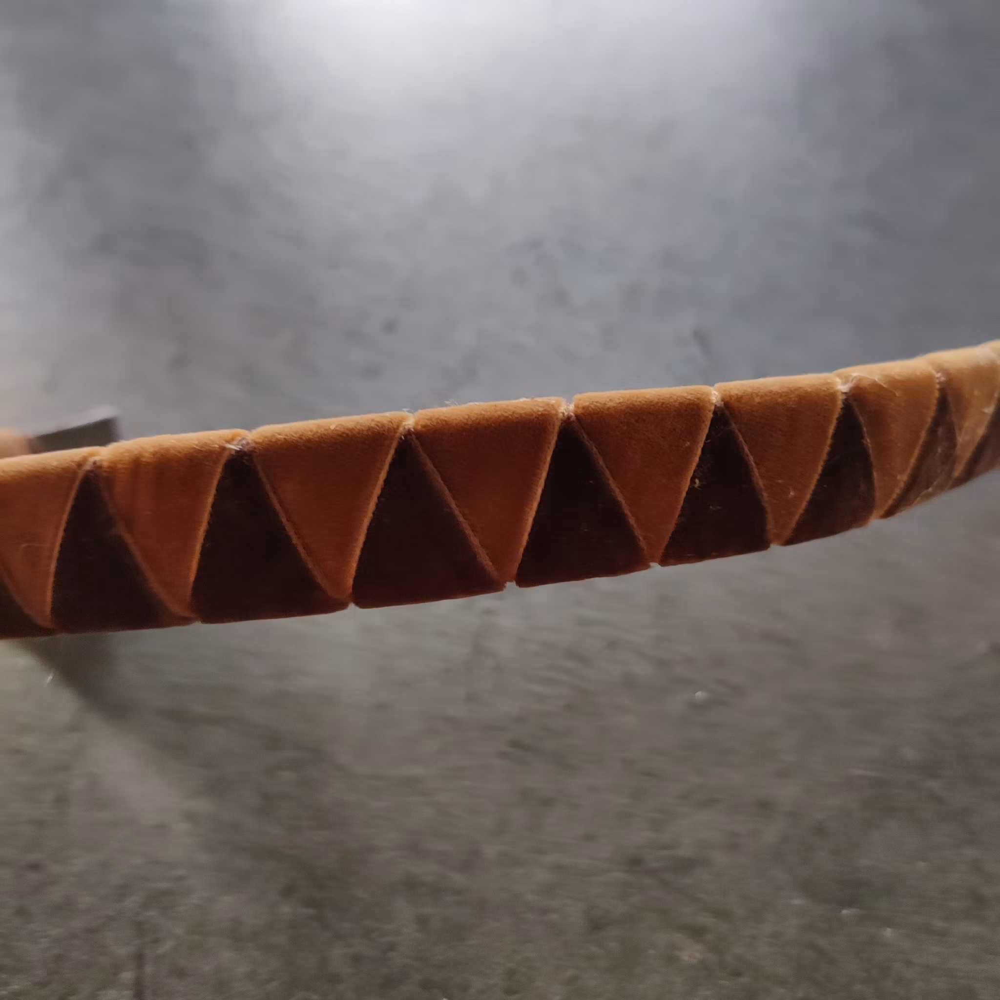 Flätat pannband sammet 39 cm Fairfield