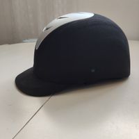 Svart ridhjälm Strl 55 CRW