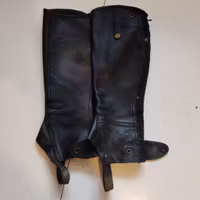 Svarta shortchaps SMALL Treadstone