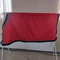 Rött fleecetäcke Sjöhagen Wear 135 cm
