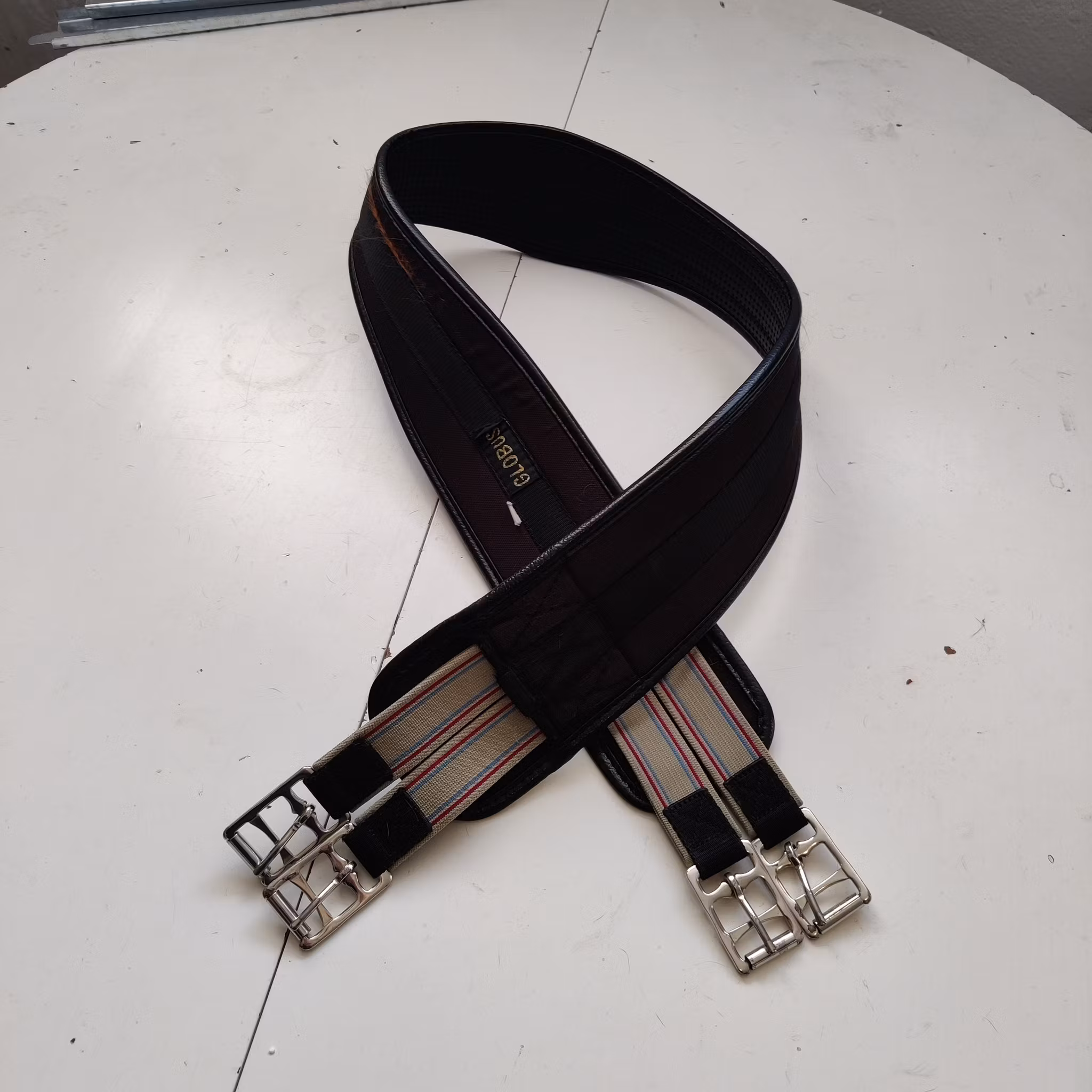 Svart sadelgjord 130 cm Globus