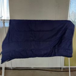 Blått stalltäcke 140 cm ca 200 g