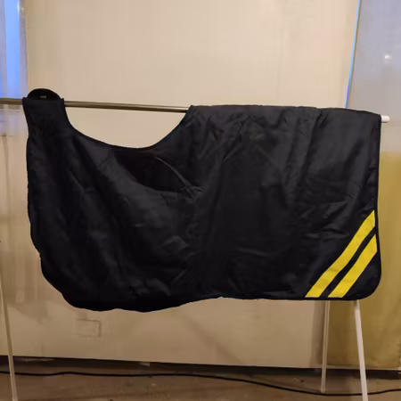 Blått ridtäcke med fleecefoder MEDIUM