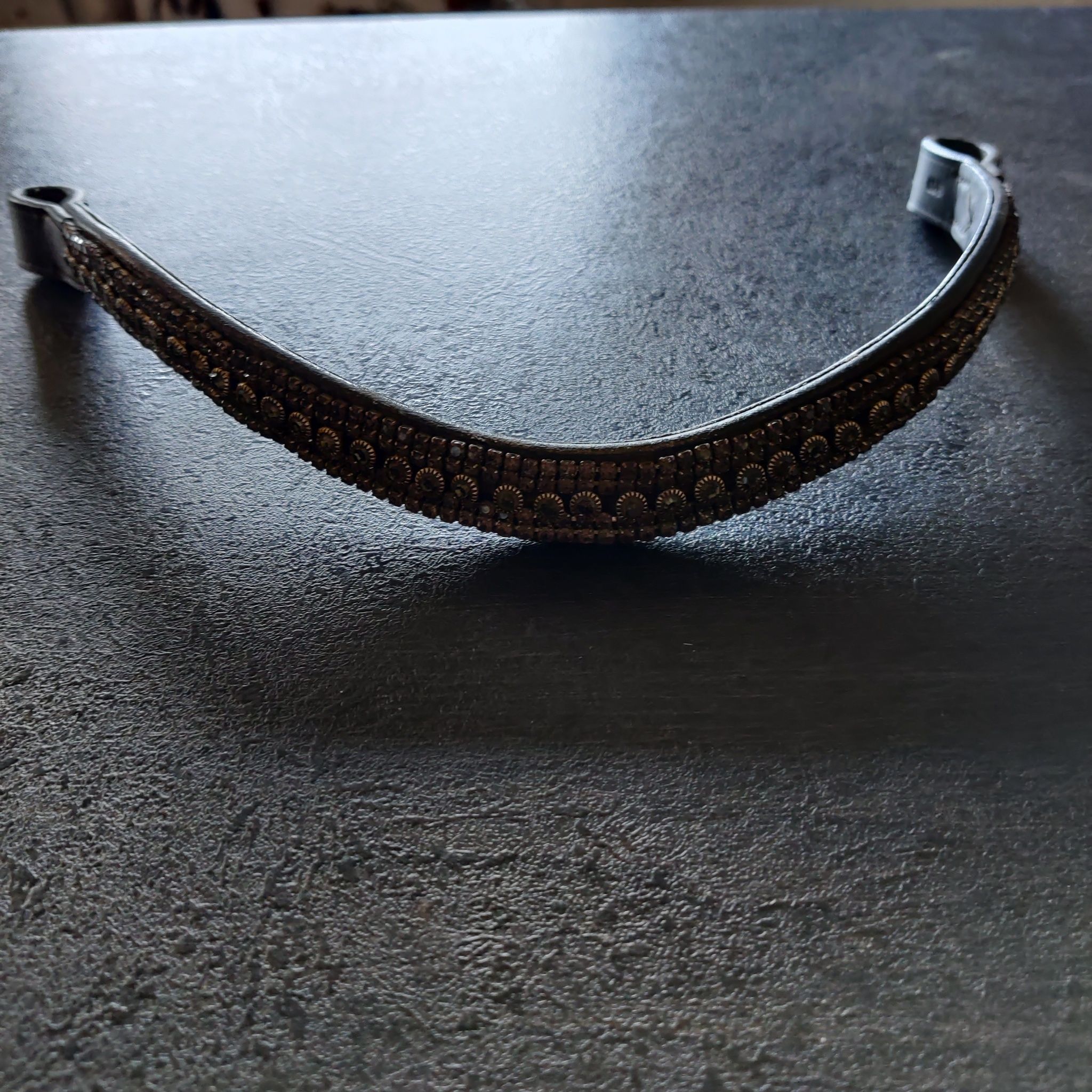Svart pannband med bling Fairfield 40 cm
