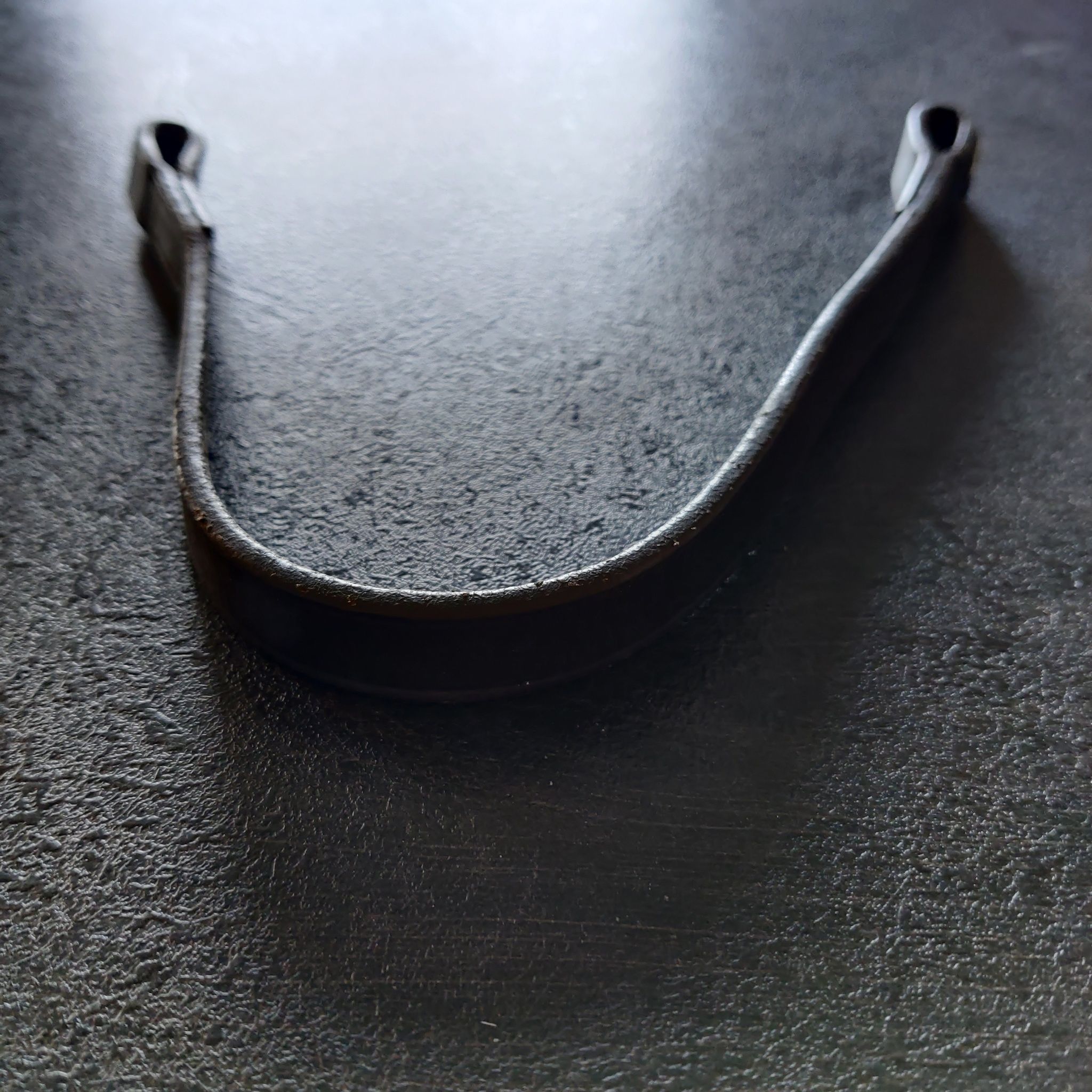 Mörkbrunt slätt pannband Claridge House 40 cm