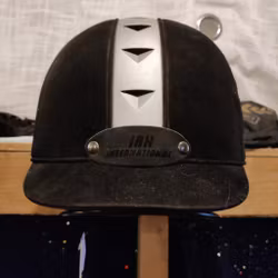 Svart ridhjälm Jacson IRH strl 59