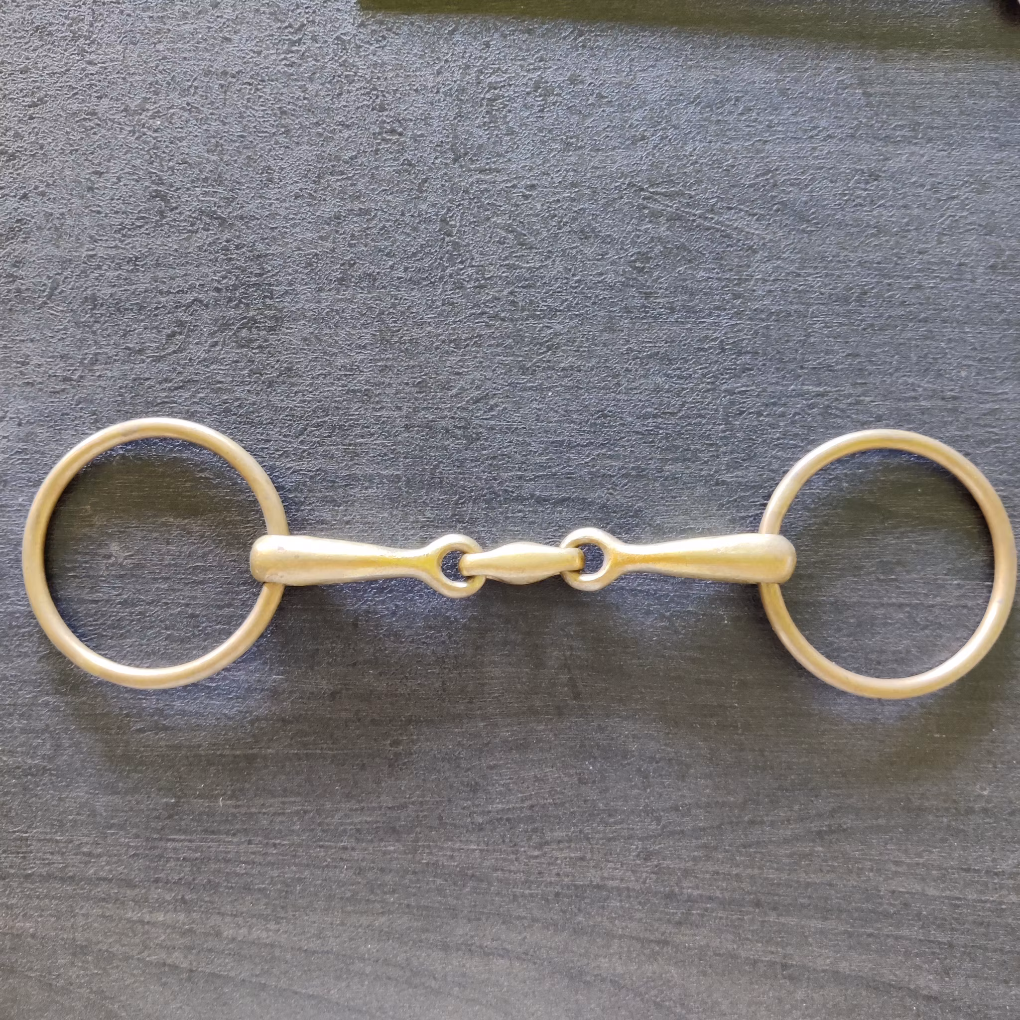 Tredelat tränsbett mässing 13.5 cm