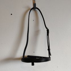 Svart nosgrimma PONNY