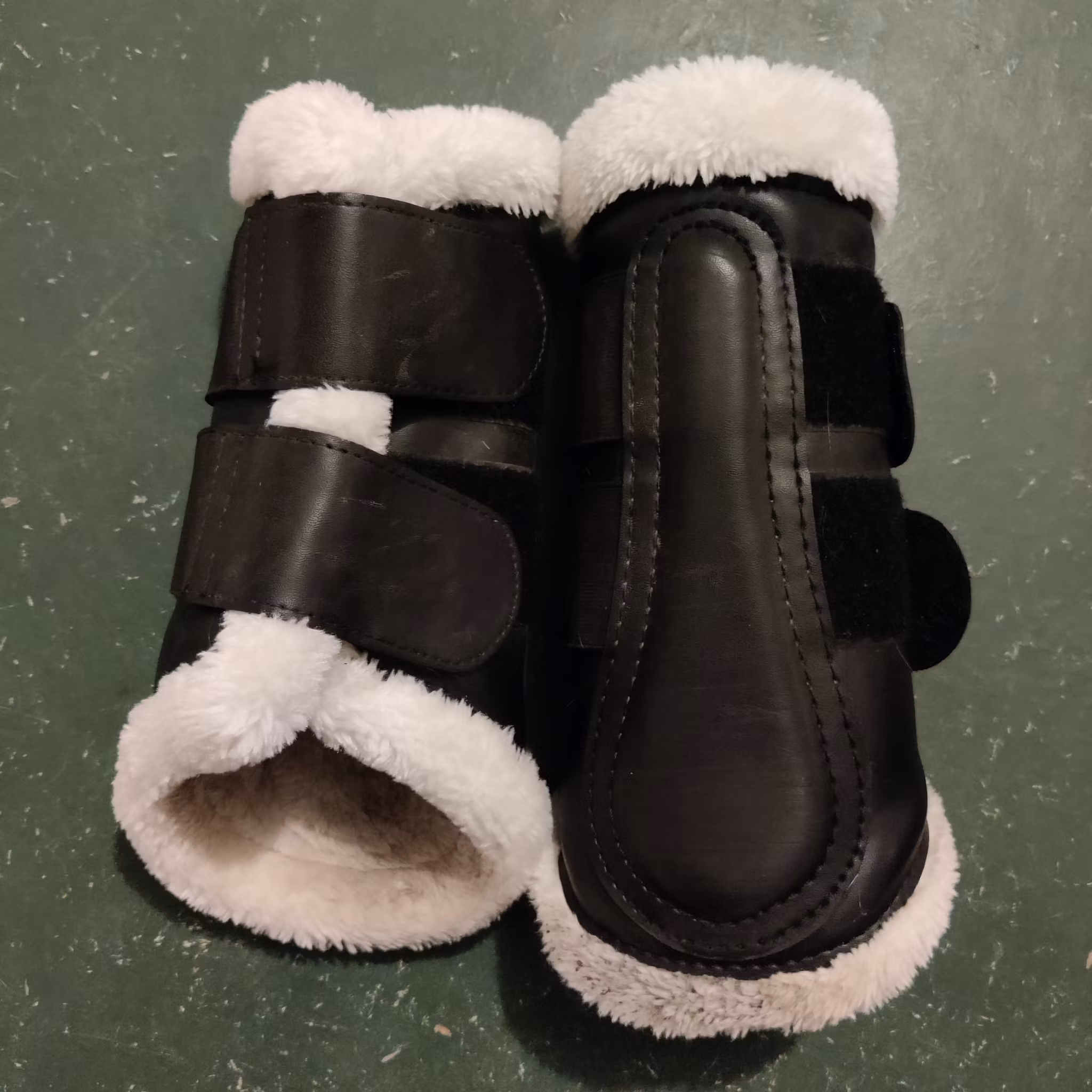 Svarta damasker med ludd MEDIUM