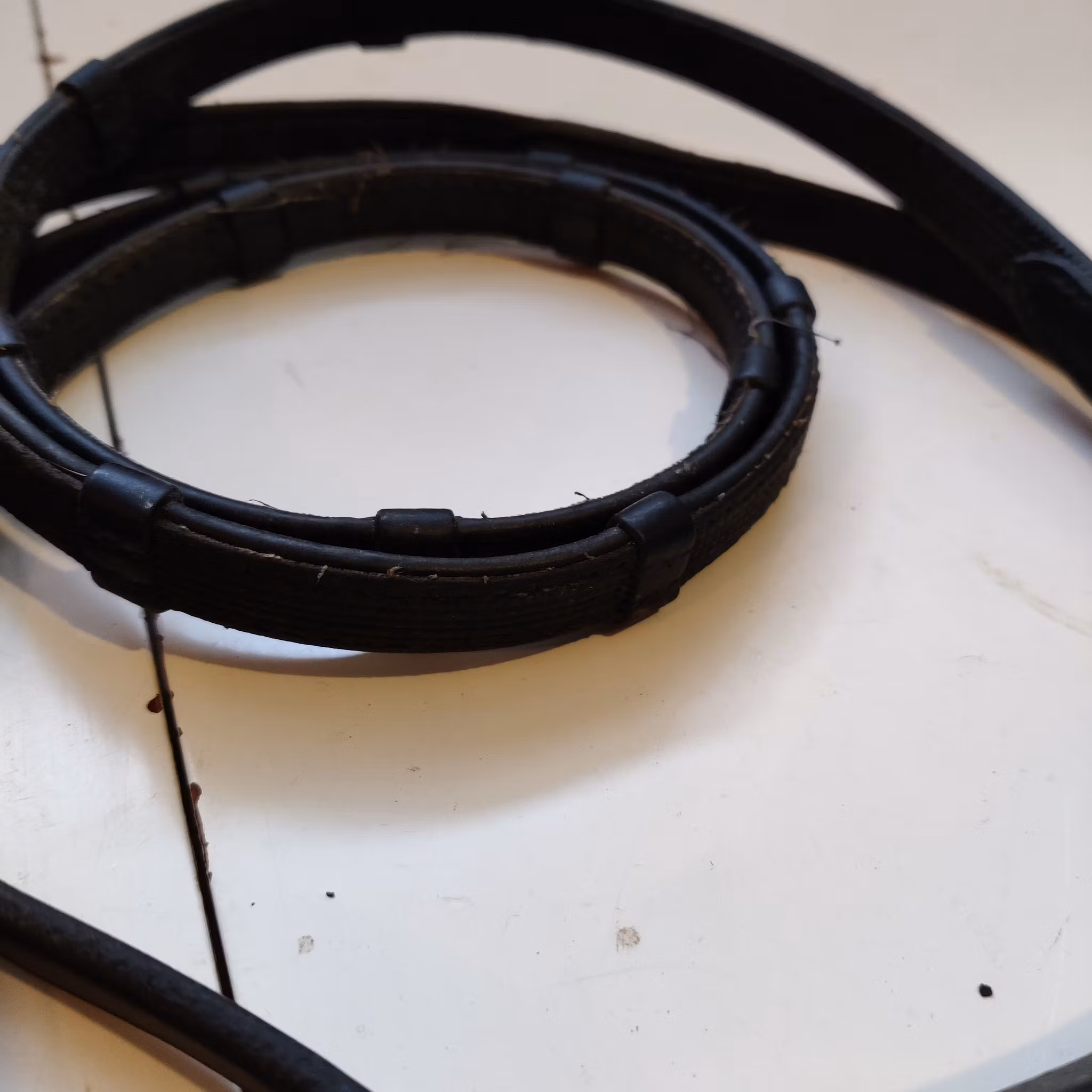 2.255 Svarta tyglar med stoppar och gummiinsida FULL