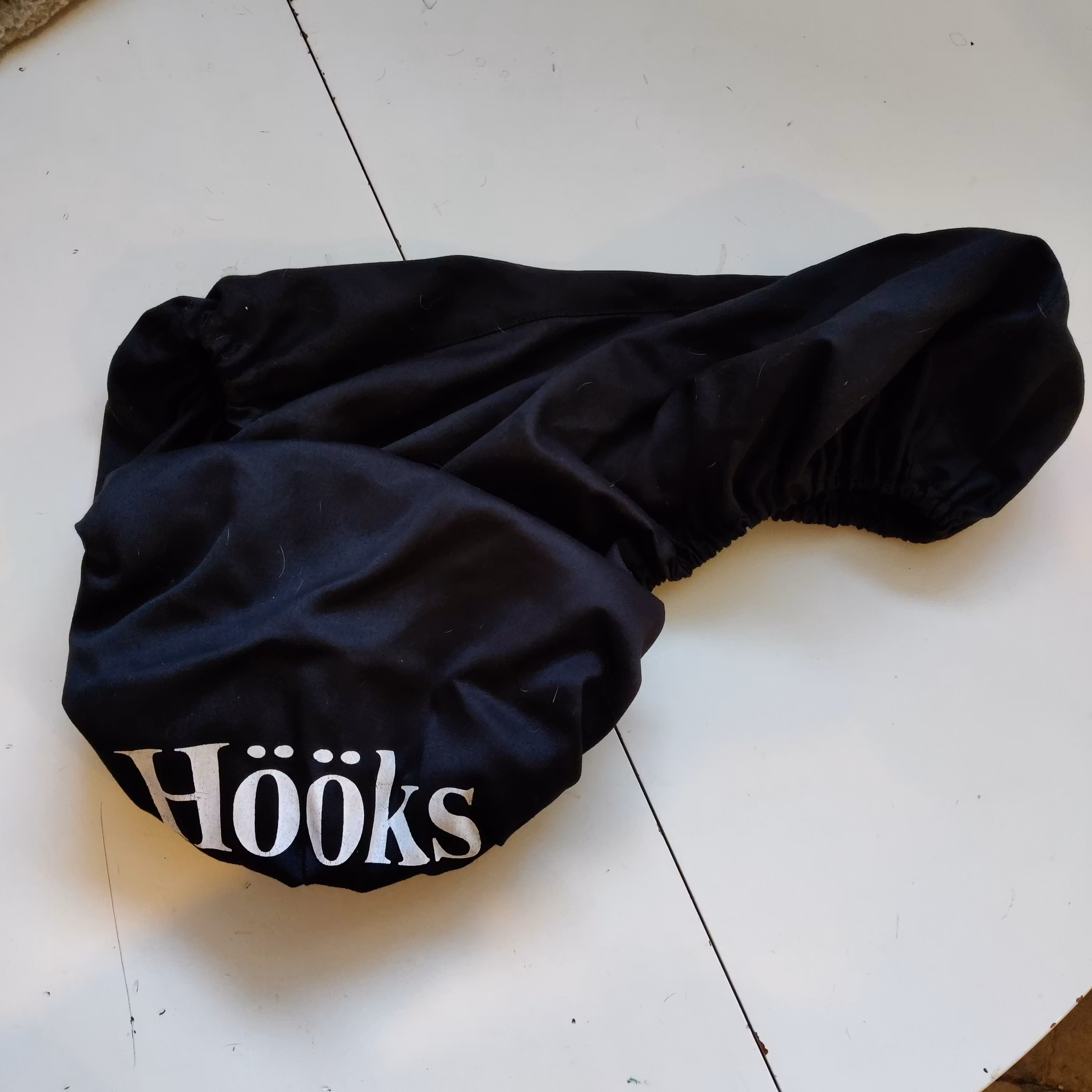 Svart sadelöverdrag HÖÖKS