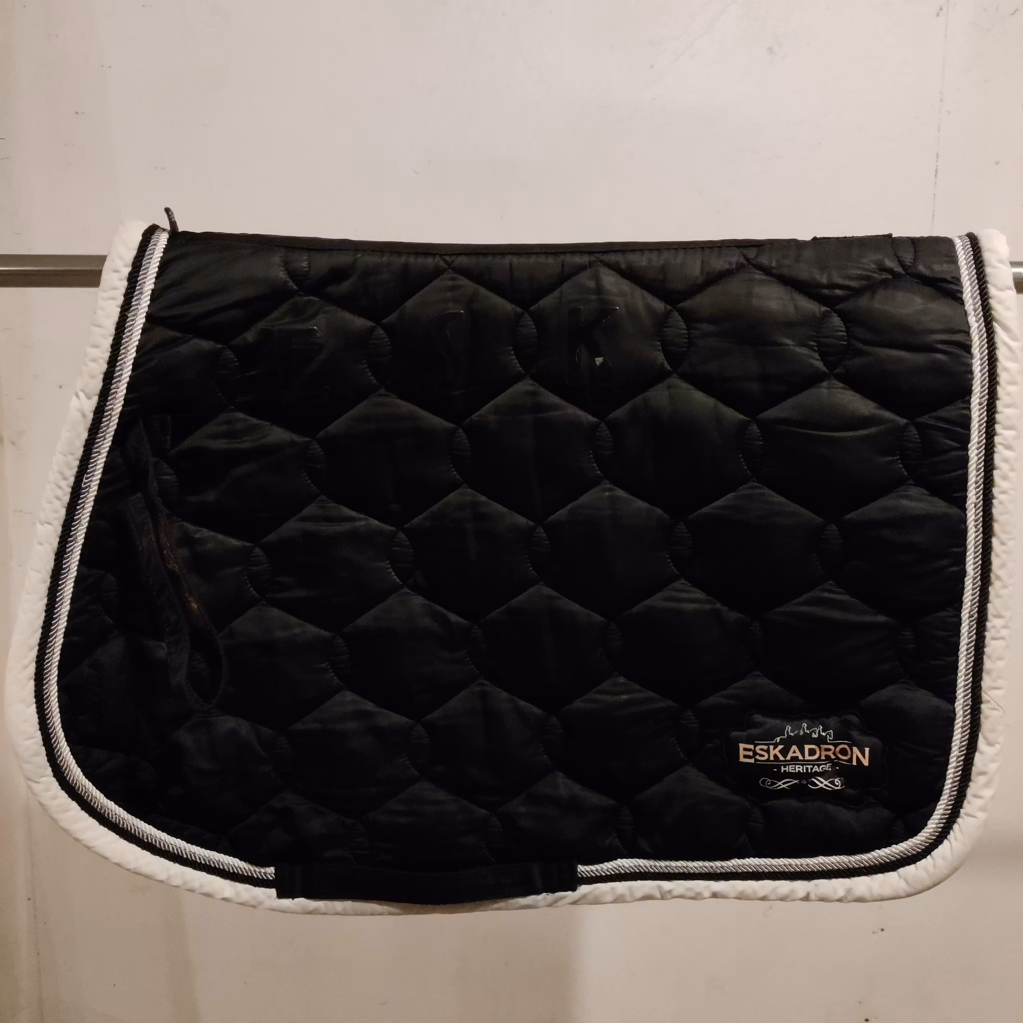 Svart schabrak Eskadron Heritage FULL