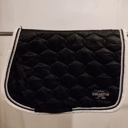 Svart schabrak Eskadron Heritage FULL