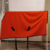 Rött fleecetäcke 135 cm