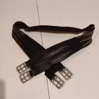 Svart sadelgjord med resårer 130 cm