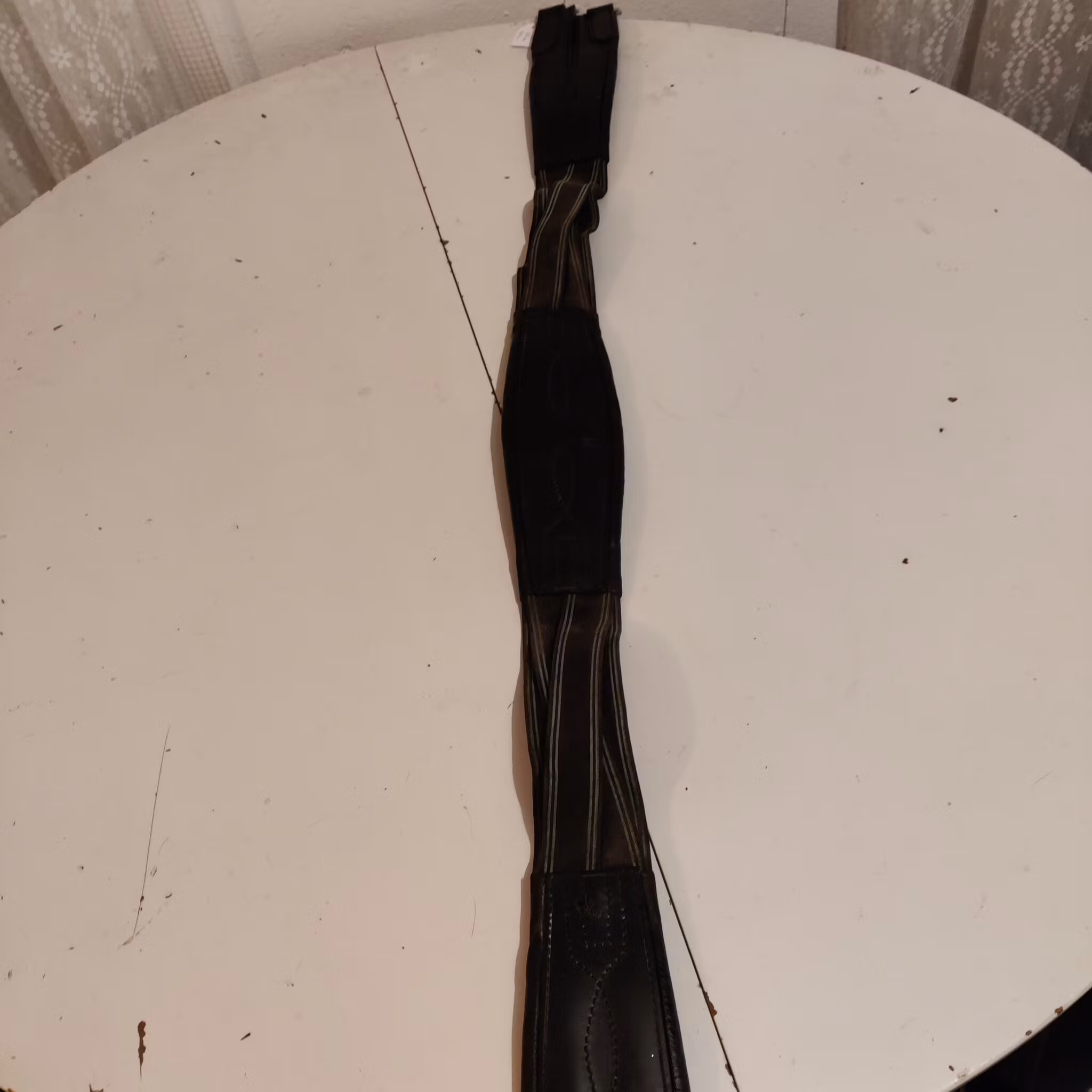 Svart sadelgjord med resårer 130 cm