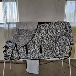 Flugtäcke zebra med fast hals 140 cm Quickley
