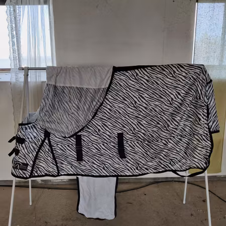 Flugtäcke zebra med fast hals 140 cm Quickley