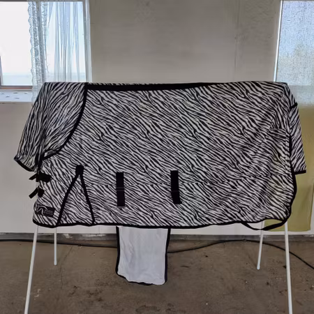 Flugtäcke zebra med fast hals 140 cm Quickley