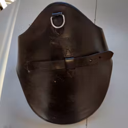 Brun sadelgjord med platta 100 cm
